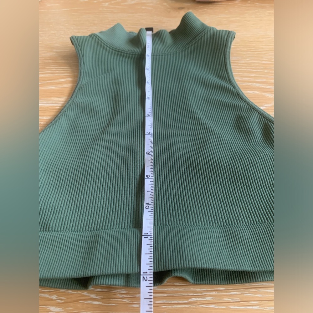 Capezio Seamless Rib Crop
TOP (11375W) • Safari Green • XS/S - Picture 12 of 15